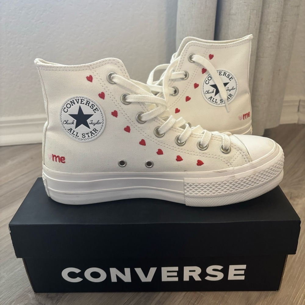 Limited edition! // Valentine’s Day converse